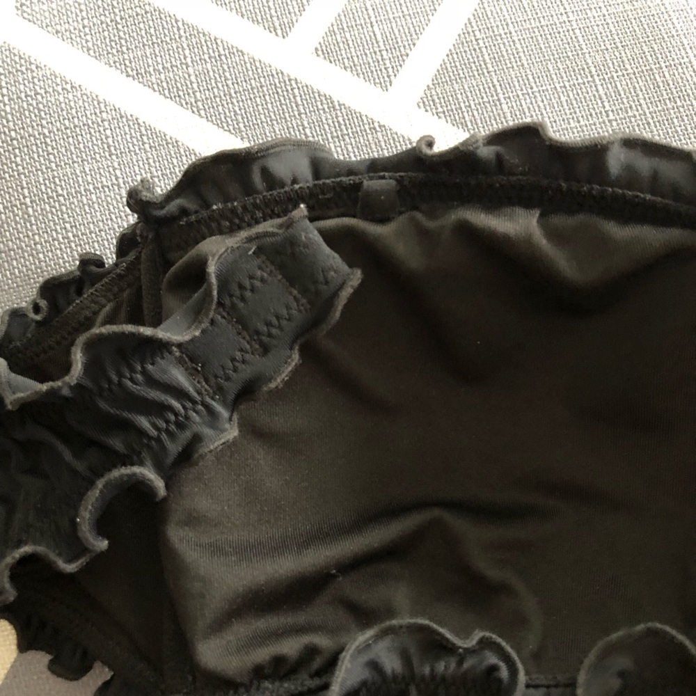 Victoria Secret Ruffle Bikini - Picture 4 of 4